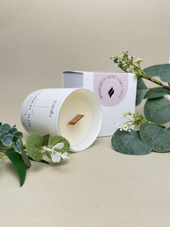 Sojas svece KAŠMIRA PLŪME /  CASHMERE PLUM, 200g